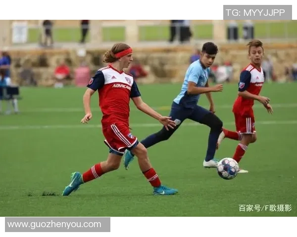 足球明星齐聚一堂精彩瞬间尽在此图展现足球魅力与激情的完美时刻